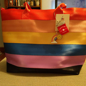 Harveys Seatbelt Rain or Shine Med Streamline Tote